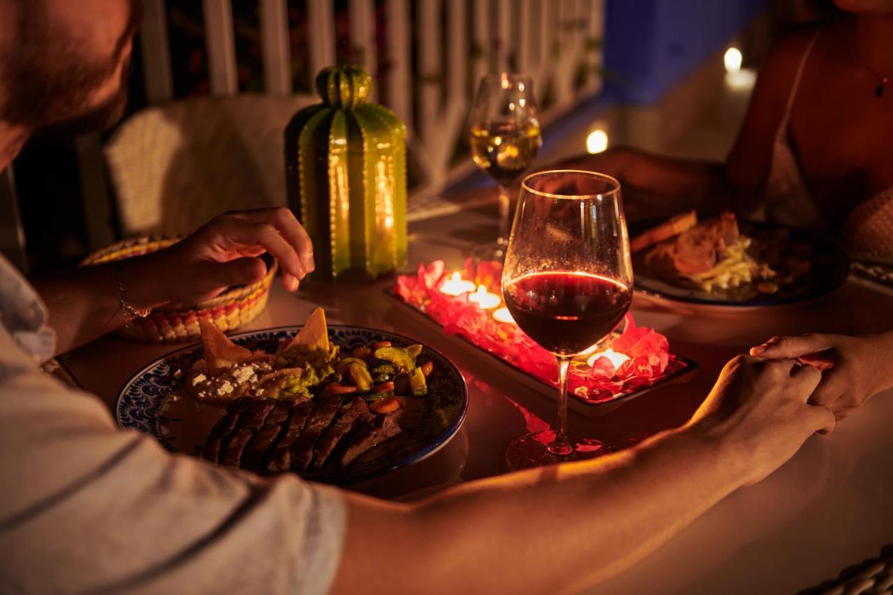 Hotel Luxury Patio Azul (Adults Only) 巴亞爾塔港 外观 照片 A wine and tapas bar in Spain