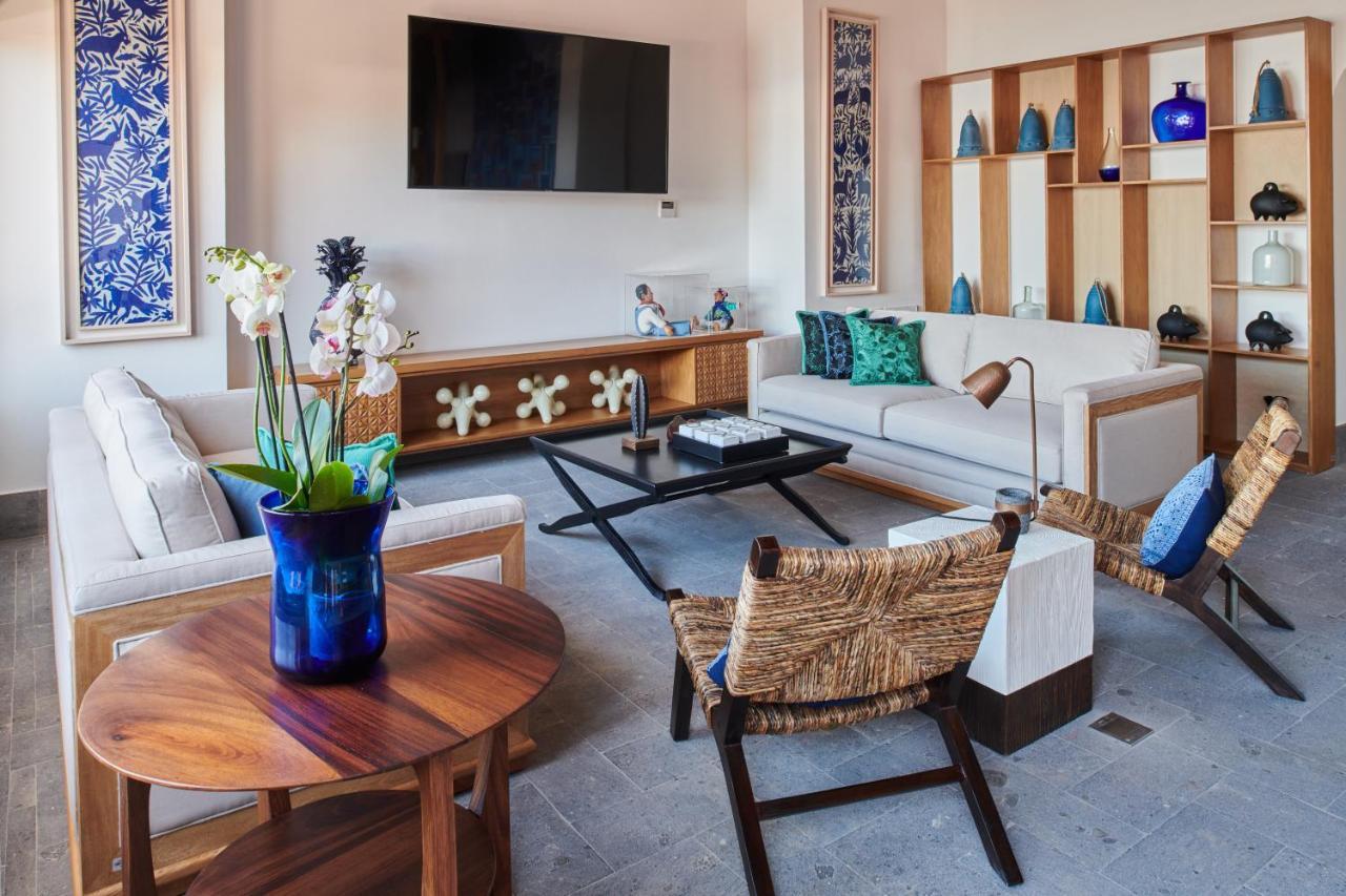 Hotel Luxury Patio Azul (Adults Only) 巴亞爾塔港 外观 照片 The living room of a suite at the hotel